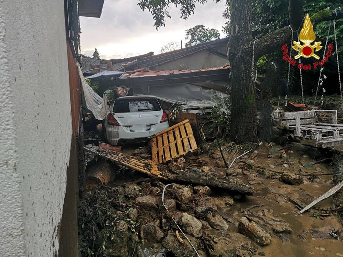 VIDEO e FOTO. Grandine e vento forte si abbattono sul Verbano: superlavoro dei vigili del fuoco e rinforzi anche da fuori provincia. Cento persone bloccate per ore a Cittiglio