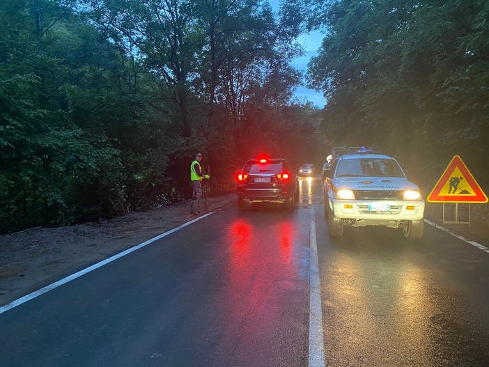 VIDEO e FOTO. Nubifragio su Varese e provincia, riaperta la strada della Rasa dopo la frana. Settanta richieste di soccorso ai vigili del fuoco