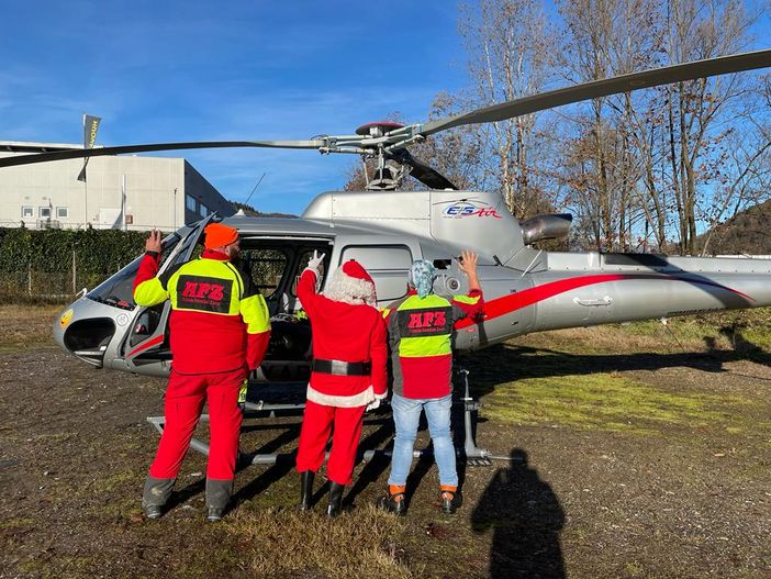 Alla materna di Mesenzana, Babbo Natale arriva in elicottero
