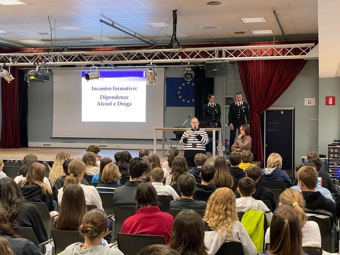 Conferenza sulla legalità alla Scuola Europea di Varese Conferenza sulla legalità alla Scuola Europea di Varese