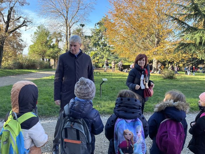 FOTO Varese, 500 bambini delle primarie festeggiano la Giornata nazionale dell'albero
