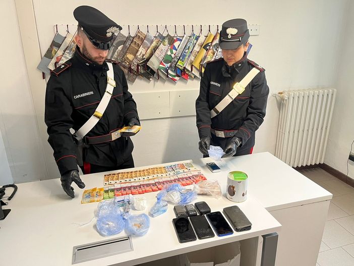 Spacciavano stupefacenti in un'abitazione di Induno Olona: tre persone in manette Spacciavano stupefacenti in un'abitazione di Induno Olona: tre persone in manette