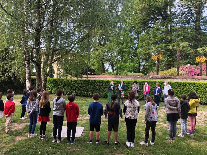 "Sulle ali dei rondoni": consegnato il primo premio alla scuola Pedotti di Luvinate