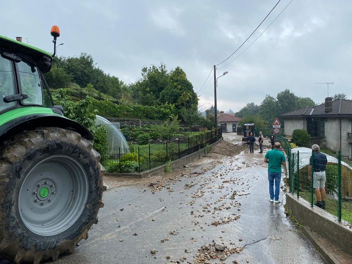 Luvinate il giorno dopo l'alluvione: proseguono i lavori di pulizia del Tinella e delle case invase dal fango