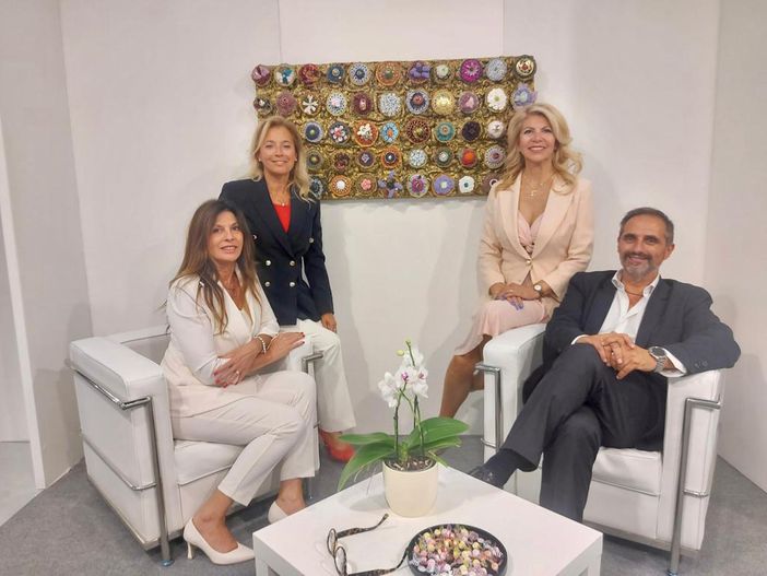 Da sinistra, seduti: Maria Vittoria Ferreani e Luigi Dalla Pozza. In piedi: ROsy Falcone e Cecilia Herrera Da sinistra, seduti: Maria Vittoria Ferreani e Luigi Dalla Pozza. In piedi: ROsy Falcone e Cecilia Herrera