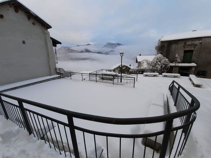 La piazza di Graglio sotto la neve quest'inverno (foto tratta dalla pagina web del Comune)