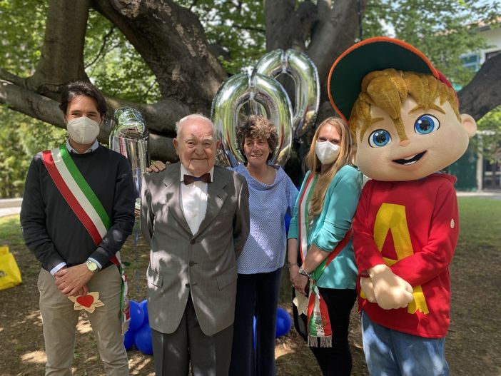 I festeggiamenti per i 100 anni del signor Attilio Manenti I festeggiamenti per i 100 anni del signor Attilio Manenti