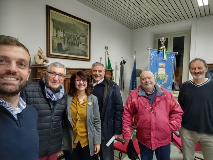 L'incontro tra la sindaca Bellifemine e i rappresentanti del neonato comitato (foto da Facebook) L'incontro tra la sindaca Bellifemine e i rappresentanti del neonato comitato (foto da Facebook)