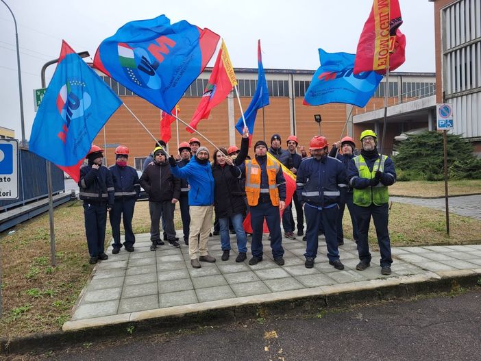 La protesta dei lavoratori dell'azienda Marcegaglia di Corsico