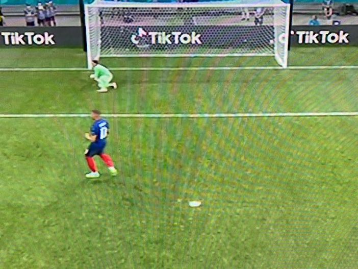 Mbappé fallisce l'ultimo e decisivo rigore