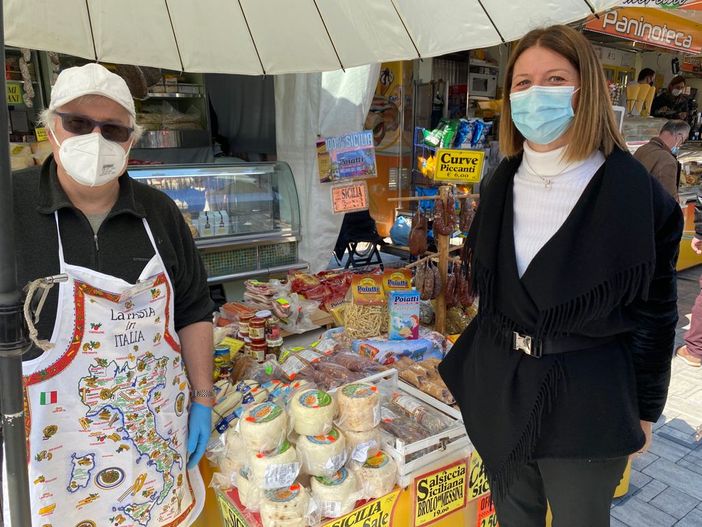 Perusin: «Al mercato di piazza Repubblica tanta professionalità, invito chi critica a fare acquisti qui»