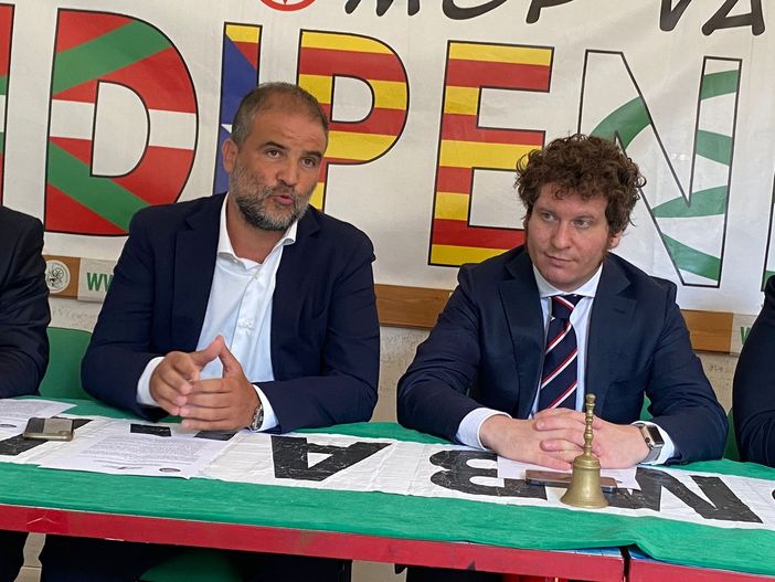 Mauro Morello stamattina nella sede storica della Lega insieme a Matteo Bianchi, Ennio Imperatore, Mirko Reto e Cristiano Angioy Viglio Mauro Morello stamattina nella sede storica della Lega insieme a Matteo Bianchi, Ennio Imperatore, Mirko Reto e Cristiano Angioy Viglio