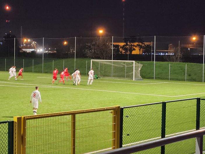 I primi due gol dell'Oltrepò alla Caronnese (foto sopra e prima immagine sotto nella gallery), il rigore parato a Corno e il 4-0 (seconda e terza foto in basso)