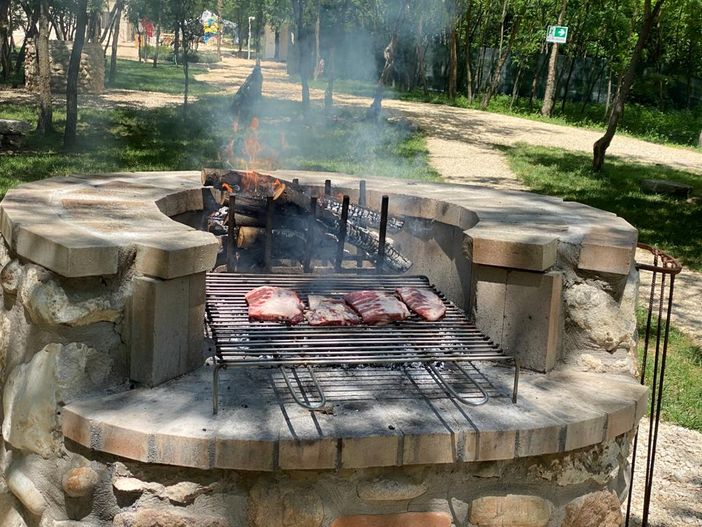 Gavirate, scatta il divieto di accendere fuochi in luoghi pubblici. Grigliate comprese Gavirate, scatta il divieto di accendere fuochi in luoghi pubblici. Grigliate comprese