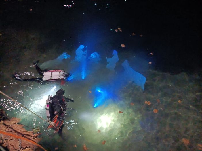 La posa delle statue del presepe sommerso a Porto Valtravaglia