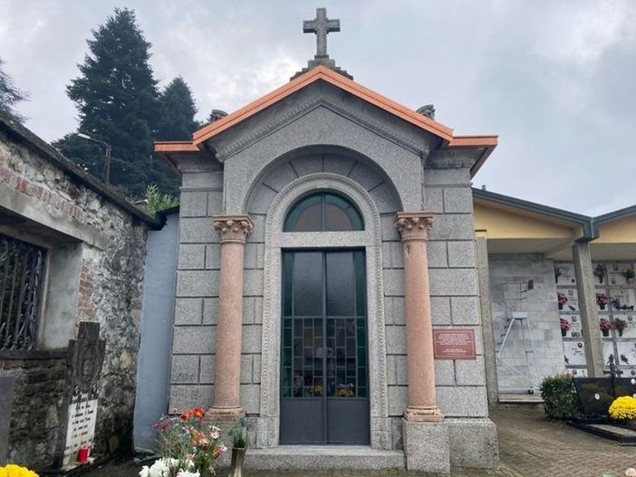Foto della cappella del cimitero di Taino in una foto tratta dalla pagina Facebook di Laura Tirelli Foto della cappella del cimitero di Taino in una foto tratta dalla pagina Facebook di Laura Tirelli