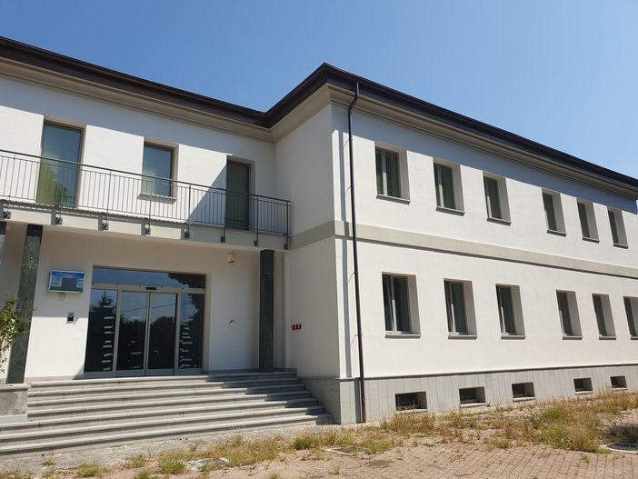 Proseguono i lavori di ristrutturazione all'ex scuola Leva di Travedona Monate: in autunno un sondaggio tra i cittadini per deciderne la destinazione Proseguono i lavori di ristrutturazione all'ex scuola Leva di Travedona Monate: in autunno un sondaggio tra i cittadini per deciderne la destinazione