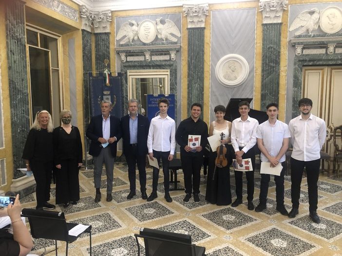 Concerto premio per sei studenti del liceo musicale Manzoni Concerto premio per sei studenti del liceo musicale Manzoni