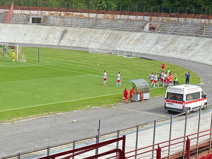 Un grande Varese batte il Legnano (3-1) e fa festa con i tifosi fuori dal Franco Ossola Un grande Varese batte il Legnano (3-1) e fa festa con i tifosi fuori dal Franco Ossola