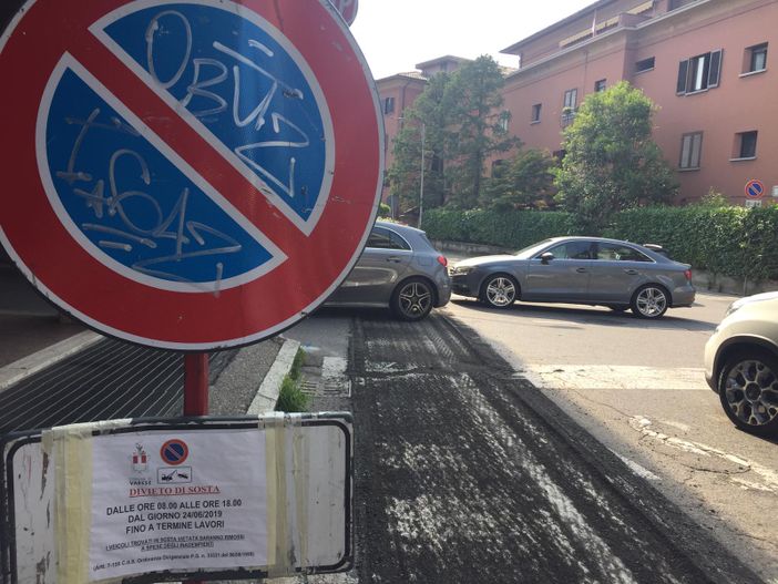 Proseguono i lavori di asfaltatura (foto dalla pagina Facebook del Comune di Varese) Proseguono i lavori di asfaltatura (foto dalla pagina Facebook del Comune di Varese)