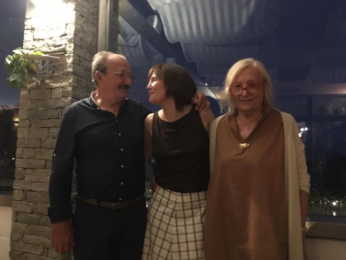 Qui un affettuoso scatto della famiglia Borghi. Nella galleria fotografica, alcune storiche e straordinarie immagini che Veronica ci ha "donato" per questa intervista: le ultime due sono un ritaglio di giornale di quella che venne definita "la foto dell'anno"