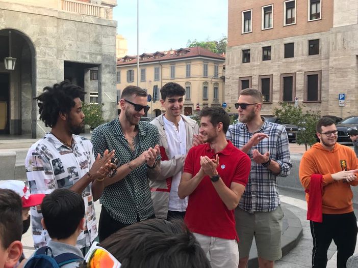 FOTO - Varese e la sua Pallacanestro: un bagno di folla per un dodicesimo posto