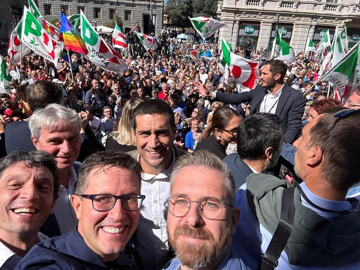 Sindaci e amministratori Pd a Monza, c'è anche il sindaco Davide Galimberti: «Il Pd offre soluzioni concrete ai bisogni dei cittadini» Sindaci e amministratori Pd a Monza, c'è anche il sindaco Davide Galimberti: «Il Pd offre soluzioni concrete ai bisogni dei cittadini»