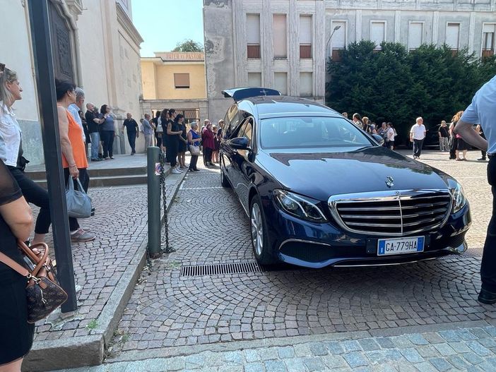 Commozione e sconcerto ai funerali di Giusy Caliandro Commozione e sconcerto ai funerali di Giusy Caliandro