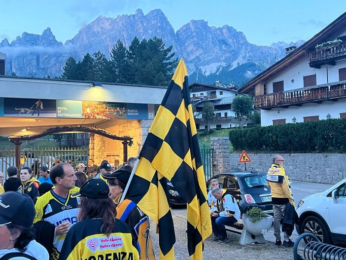 FOTO e VIDEO - Il popolo giallonero invade Cortina FOTO e VIDEO - Il popolo giallonero invade Cortina