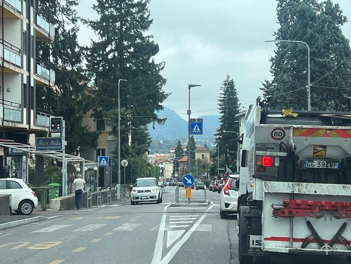 Ritornano le code in viale Borri a Varese Ritornano le code in viale Borri a Varese