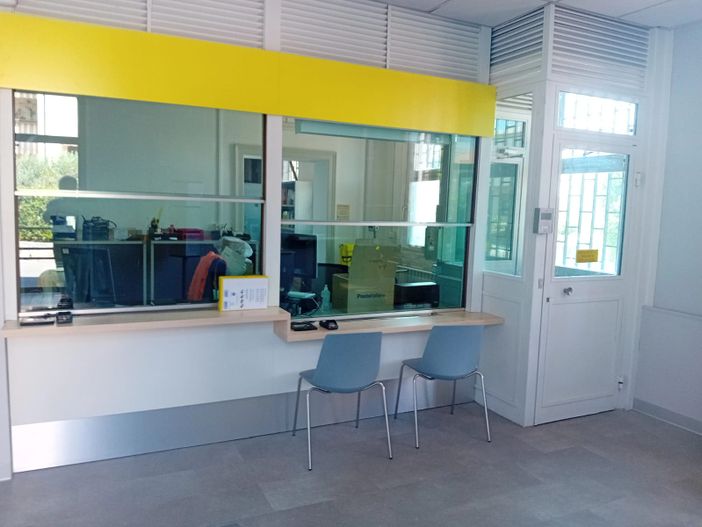 Dopo i lavori di ristrutturazione riapre l'ufficio postale di Daverio. Ed è più digitale