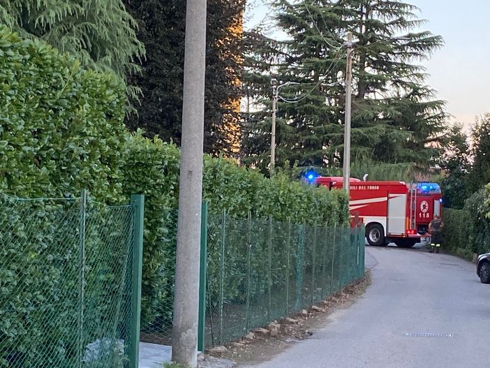 Incendio a Bizzozero: in fiamme un box e parte dell'edificio sovrastante Incendio a Bizzozero: in fiamme un box e parte dell'edificio sovrastante
