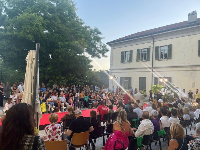 Sesto Calende, un successo "La moda sfila a Palazzo"