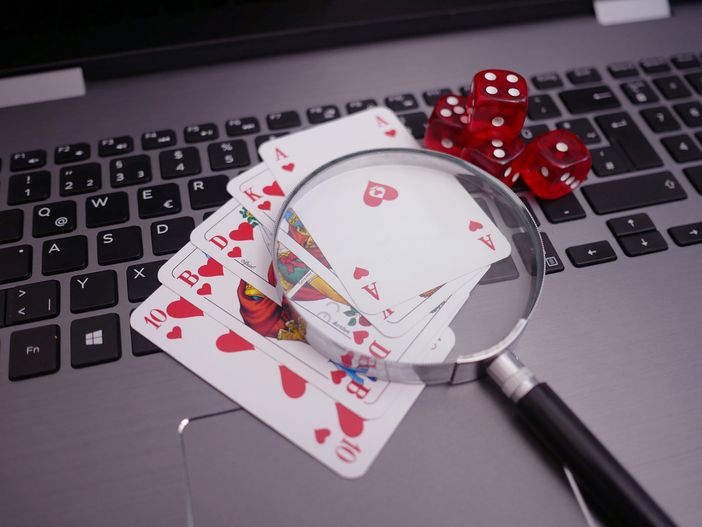 Quali tipi di bonus offrono i casinò e siti di scommesse stranieri agli italiani?