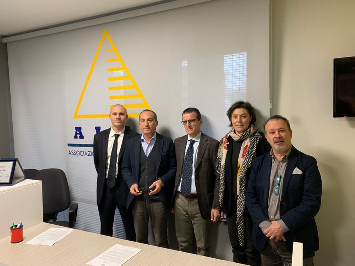 Da sinistra Michele Manzoni di Fidilink, il presidente di Aime Armando De Falco, Paolo Foresio e Daniela Minari dell'Agenzia Centro di Groupama, il segretario generale di Aime Gianni Lucchina