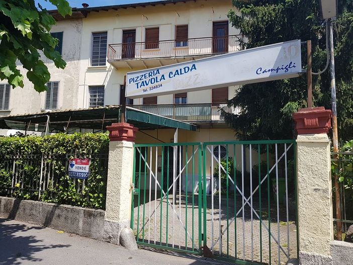 L'omaggio dei varesini a "Campigli": «Un trancio ed eravamo felici. Riaprite ancora un giorno per un'ultima pizza»