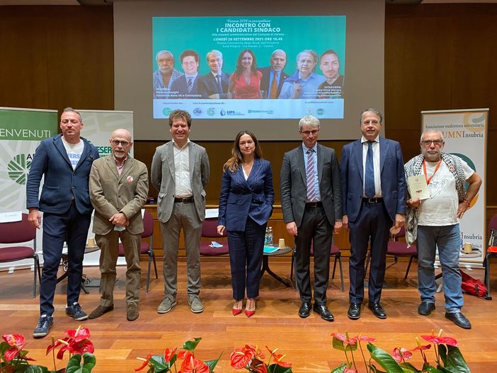 Da sinistra i sette candidati sindaco di Varese all'Insubria: Tomasella, Zanzi, Bianchi, Cazzato, Galimberti, Coletto e Pitarresi