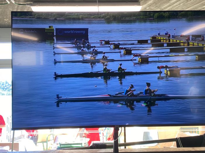 Nello scatto di Alessandro Galbiati l'abbraccio di Matteo Cesarini alla sorella Federica appena scesa dalla barca Nello scatto di Alessandro Galbiati l'abbraccio di Matteo Cesarini alla sorella Federica appena scesa dalla barca