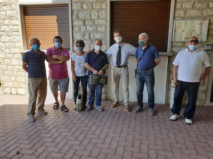 Cocquio Trevisago, il Comune consegna 14 sanificatori a scuole, parrocchia e associazioni Cocquio Trevisago, il Comune consegna 14 sanificatori a scuole, parrocchia e associazioni