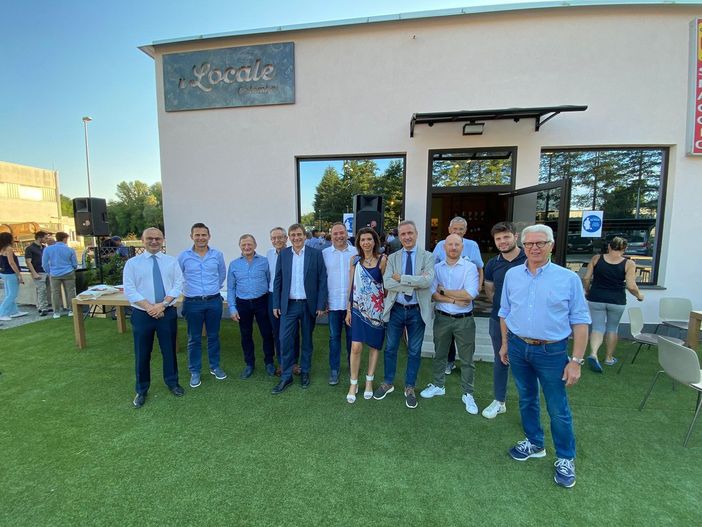 FOTO Sindaci, amministratori, imprenditori e le eccellenze dei territori danno sapore a una serata speciale FOTO Sindaci, amministratori, imprenditori e le eccellenze dei territori danno sapore a una serata speciale