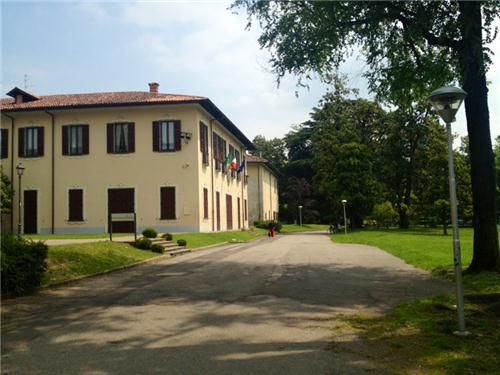 Il sindaco di Gorla Minore: «Un nostro concittadino non ce l'ha fatta. Mancano le parole ma non una preghiera»