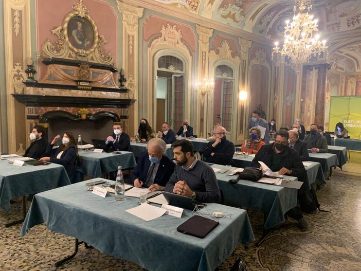 Il consiglio comunale unito sull’emergenza Ucraina, Galimberti: «E’ il nostro simbolico abbraccio al popolo ucraino»