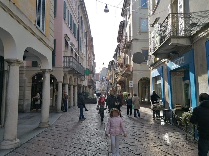 "Liberi tutti", mattinata a passeggio nel centro città per i varesini