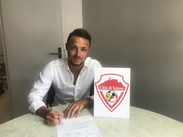 Disabato ha firmato: un figlio del Varese torna a giocare in biancorosso. «Grazie ai tifosi per tutto l'affetto che mi stanno dimostrando»
