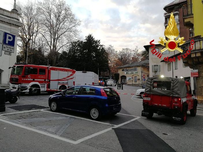 Varese, fuga di gas in piazza della Motta: vigili del fuoco in azione