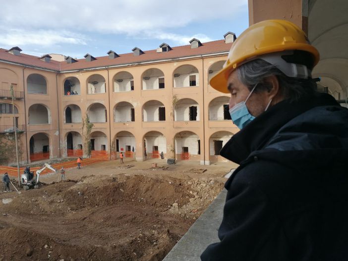 Sopralluogo del Governatore Fontana alla Caserma Garibaldi: «È stato un lungo percorso. Varese avrà un luogo di pregio dedicato alla cultura e all'aggregazione» Sopralluogo del Governatore Fontana alla Caserma Garibaldi: «È stato un lungo percorso. Varese avrà un luogo di pregio dedicato alla cultura e all'aggregazione»