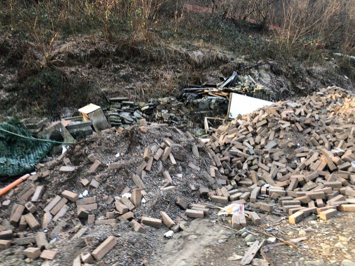 La discarica abusiva scoperta grazie a una segnalazione anonima arrivata dal Canton Ticino