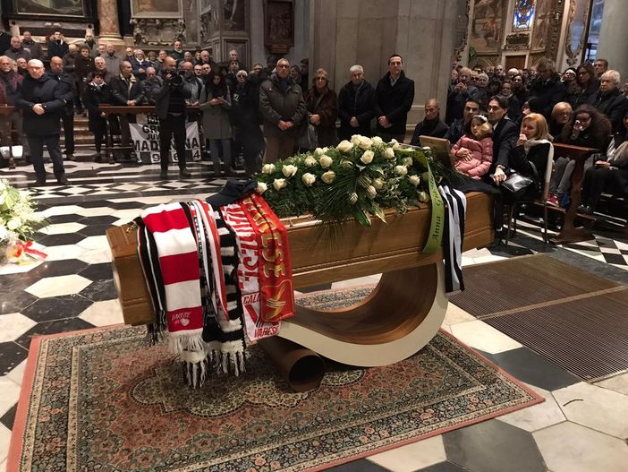 Le sciarpe di Juventus e Varese per sempre con Anastasi