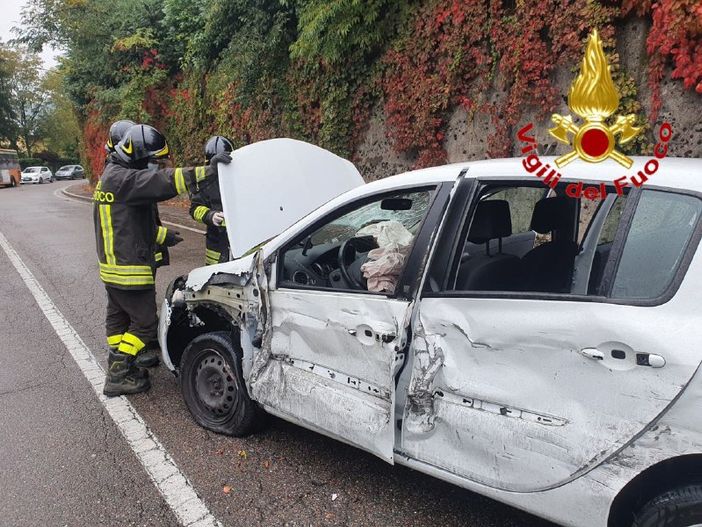 Varese, schianto in via Campigli: ragazza e anziana ferite e disagi al traffico