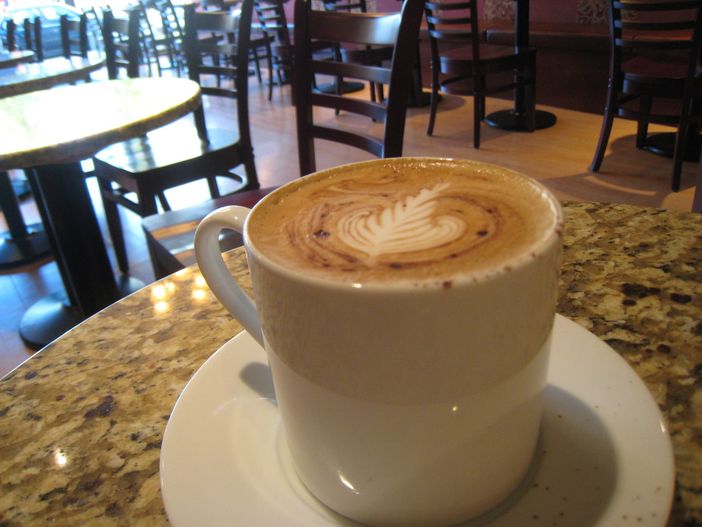 Decreto 18 maggio, ecco la bozza: Regioni e Governo cercano l'accordo. Fontana: «Riapriremo in sicurezza»